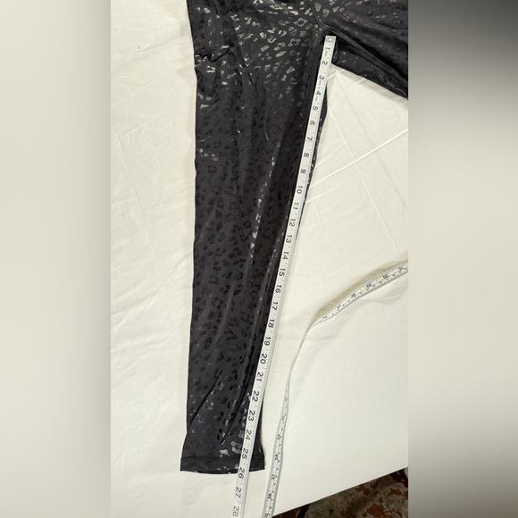 Stylish Black Leopard Print Womens Leggings. Sz L - Picture 3 of 4